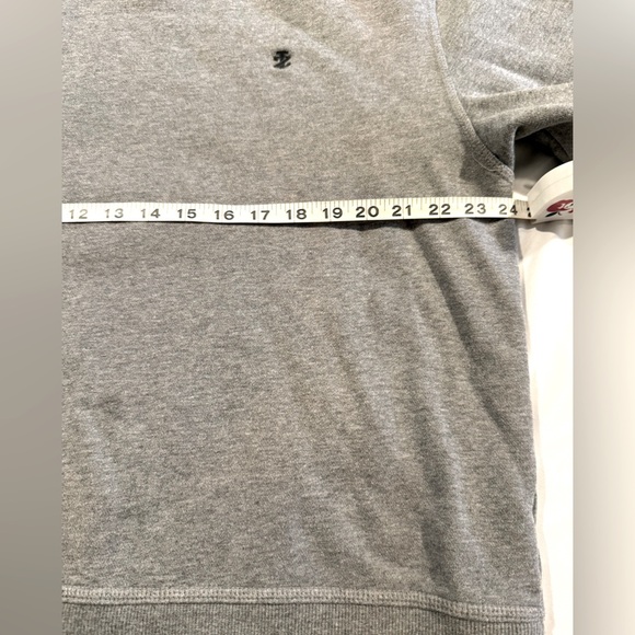 Vintage IZOD Gray Crewneck Sweatshirt – Size L, Like New - Picture 6 of 10